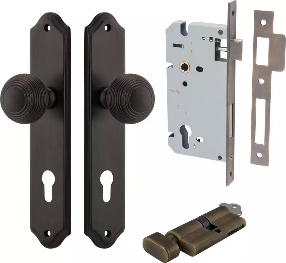 Guildford Knob - Shouldered Entrance Set - Key / Turn - SB