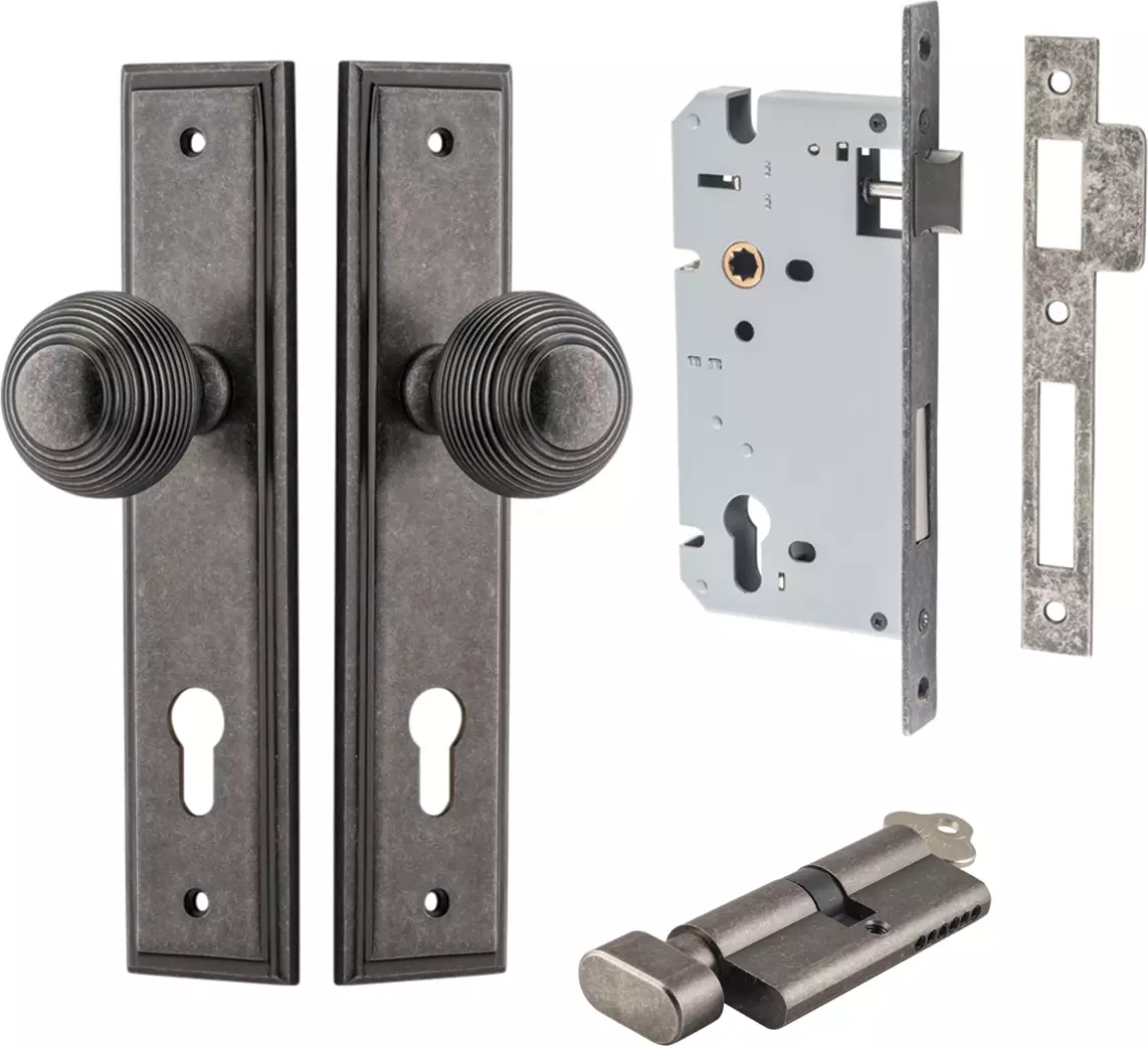 Guildford Knob - Stepped Entrance Set - Key / Turn - DN
