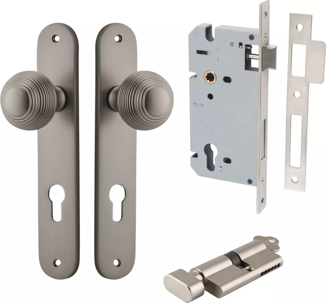 Guildford Knob - Oval Entrance Set - Key / Turn - SN
