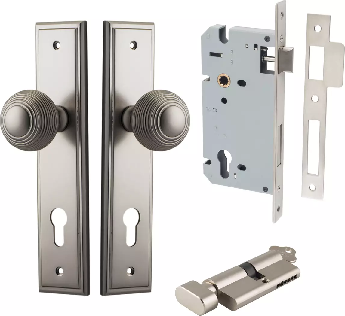 Guildford Knob - Stepped Entrance Set - Key / Turn - SN